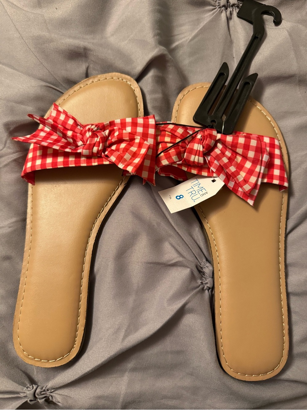 NWT Time and Tru size 8 women’s sandals red and white checkered pattern
